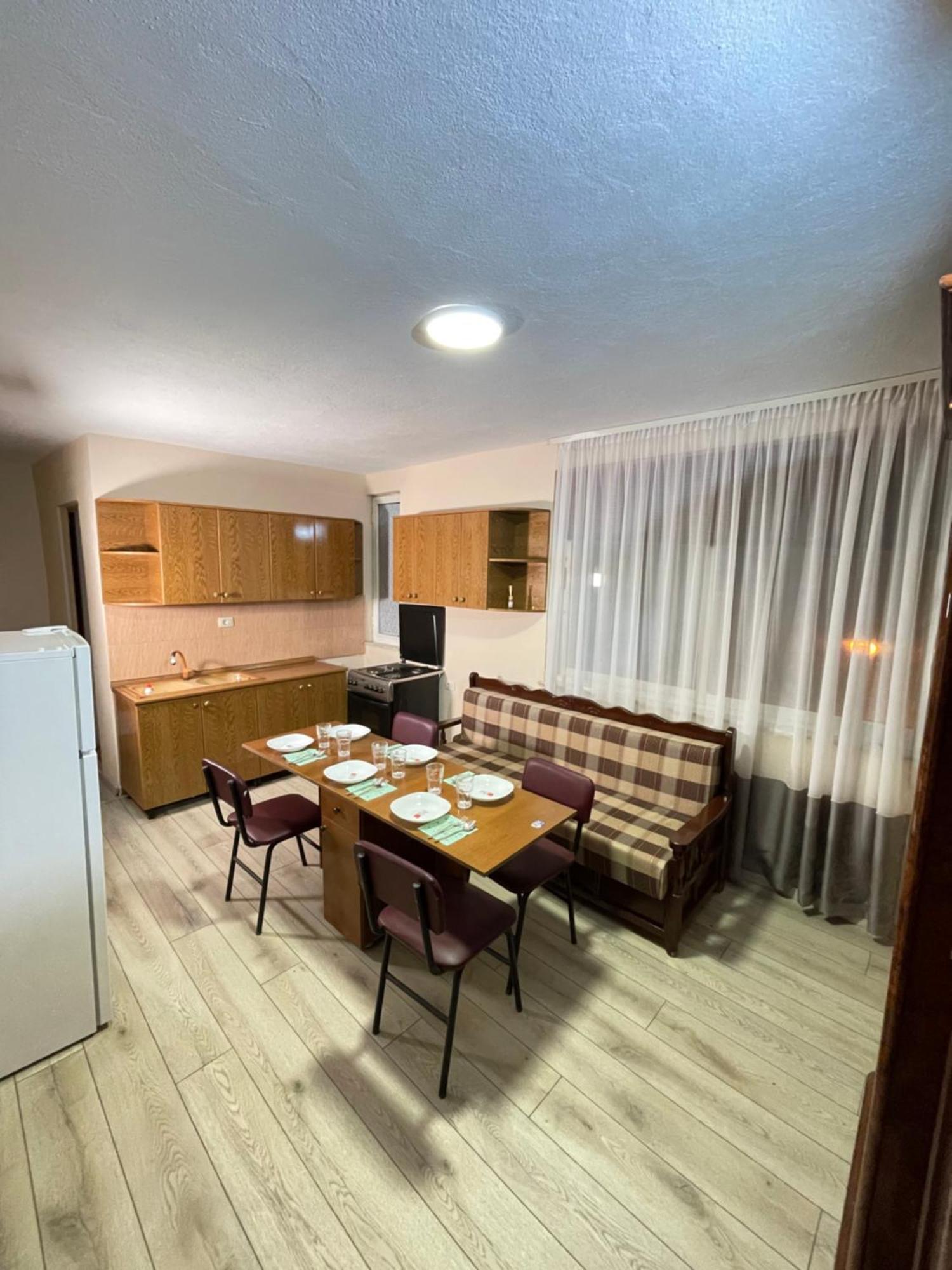 Shkodra Guest House & Trips Exterior photo