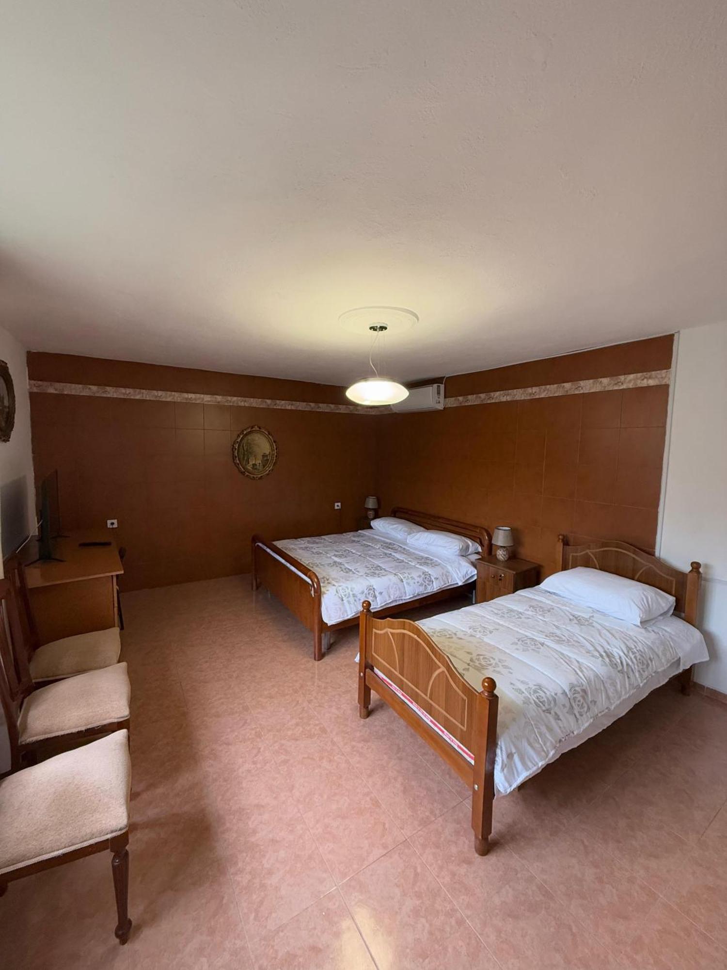 Shkodra Guest House & Trips Exterior photo