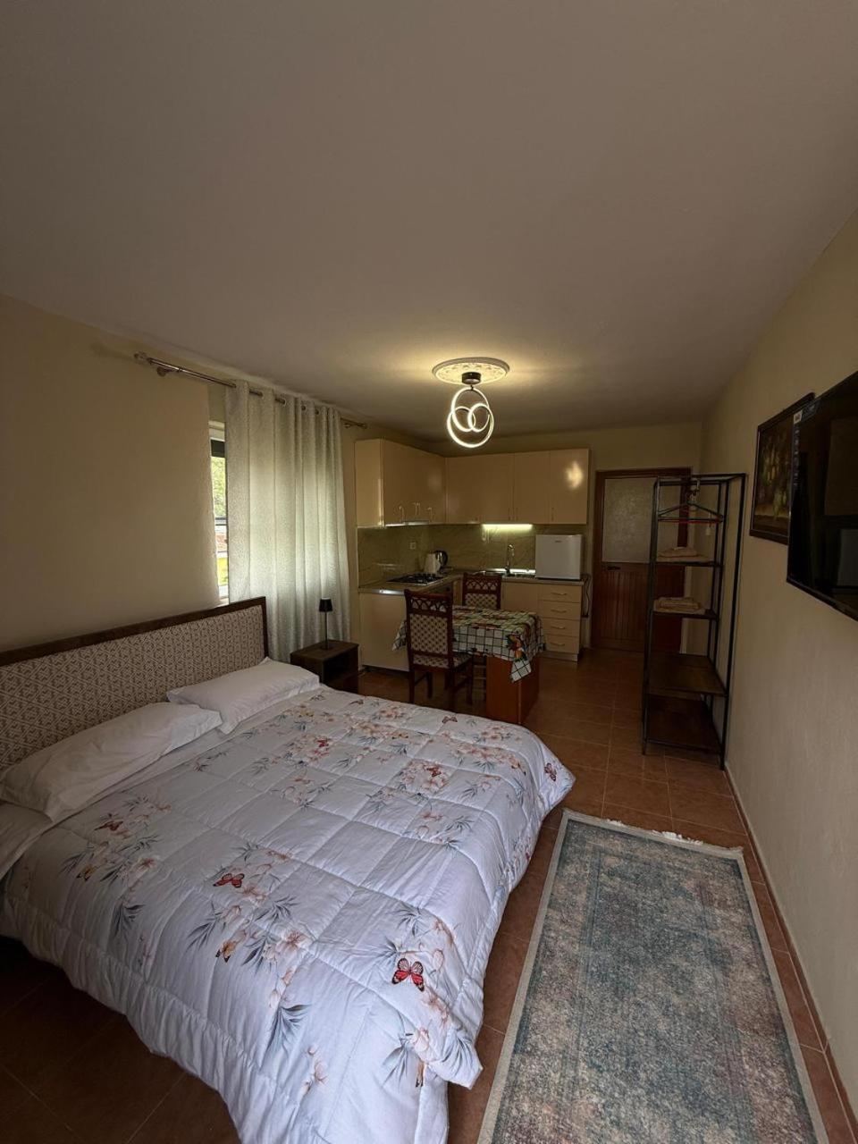 Shkodra Guest House & Trips Exterior photo
