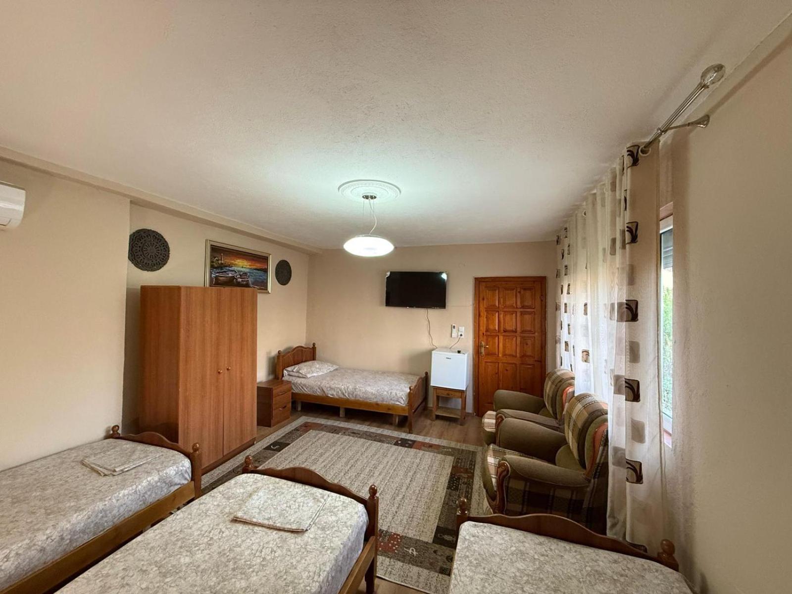 Shkodra Guest House & Trips Exterior photo